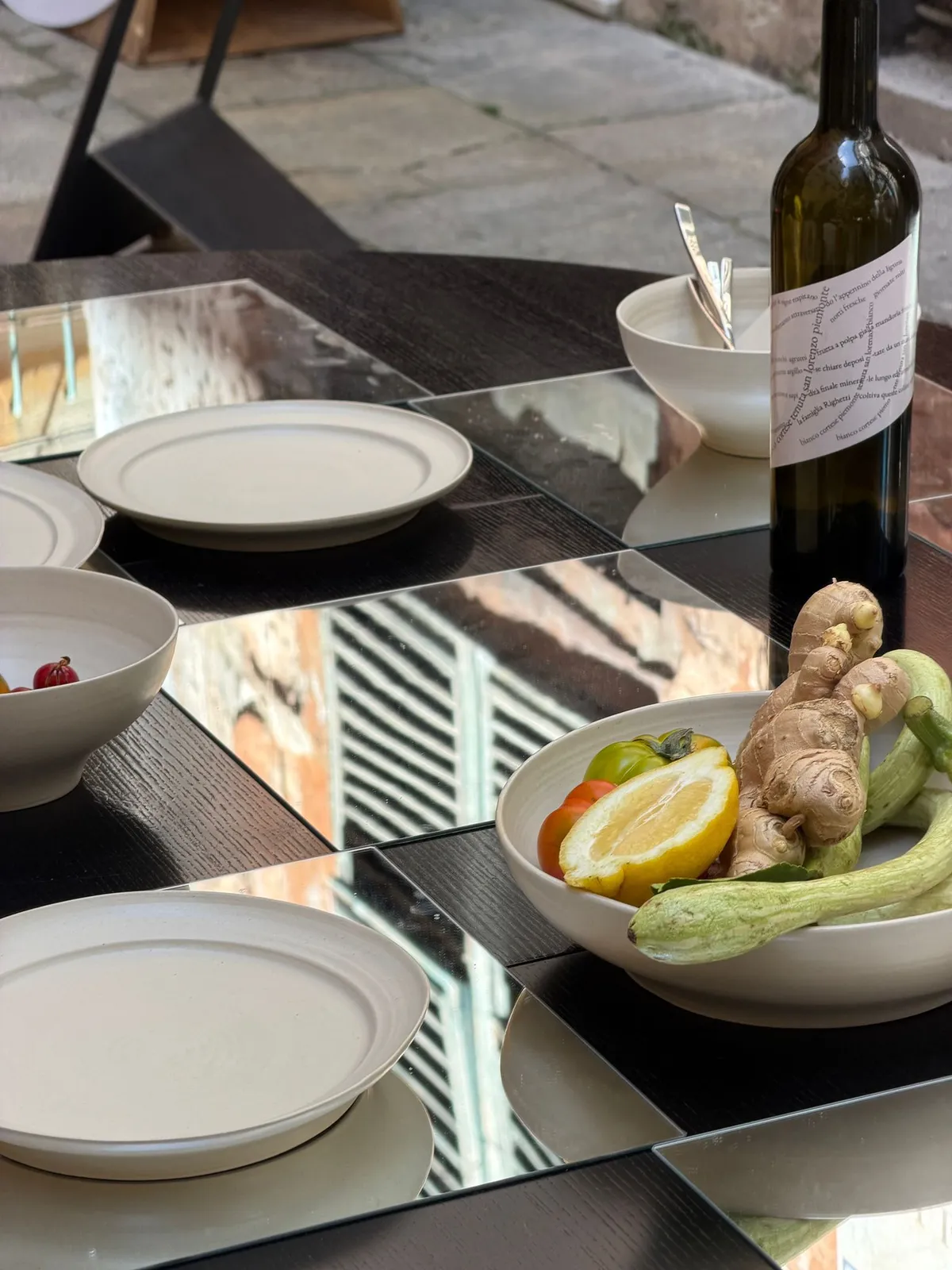 Il set da tavola Platescape con i nostri vini