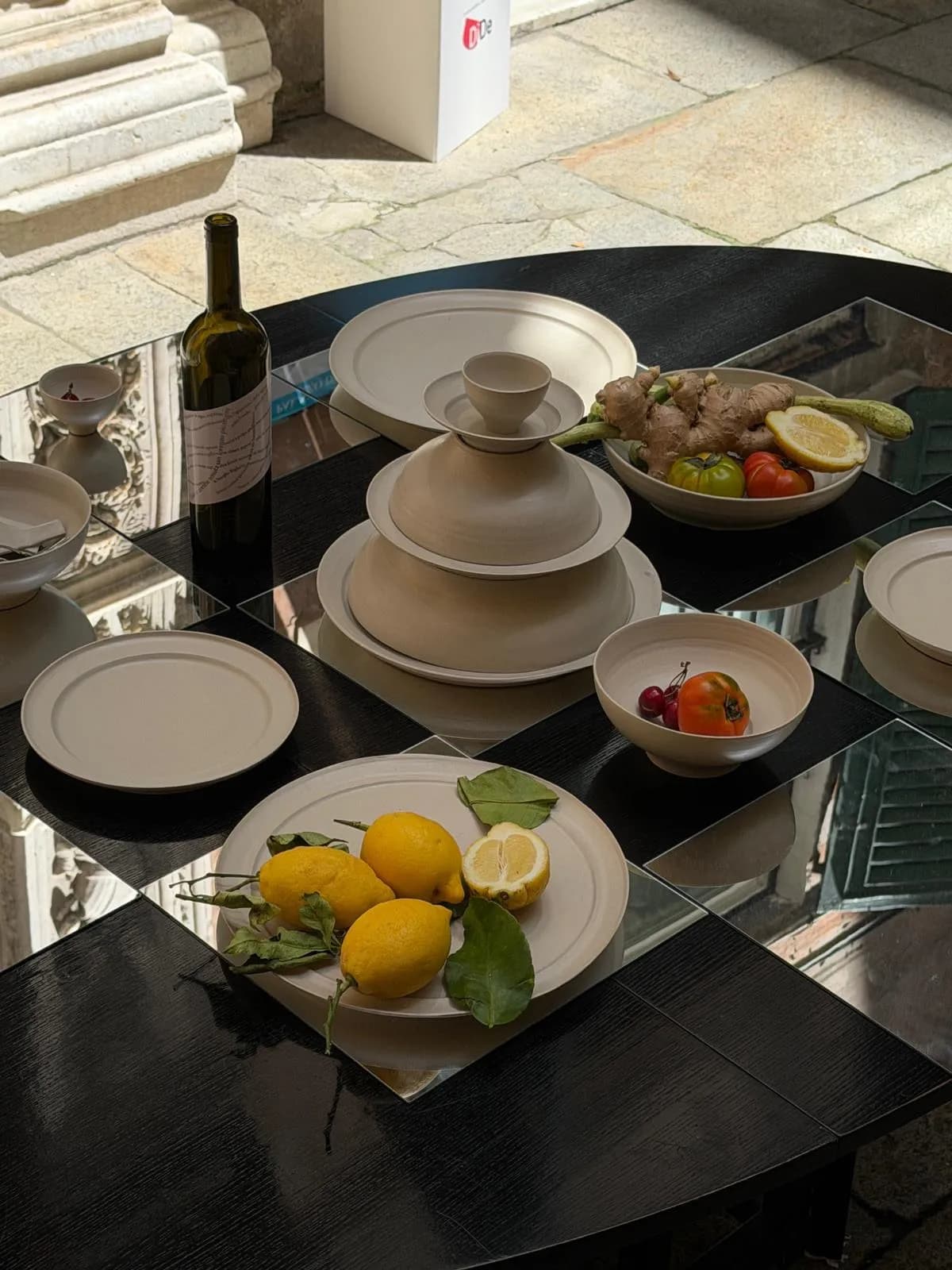 Piatti e ciotole Platescape con limoni e verdure di stagione